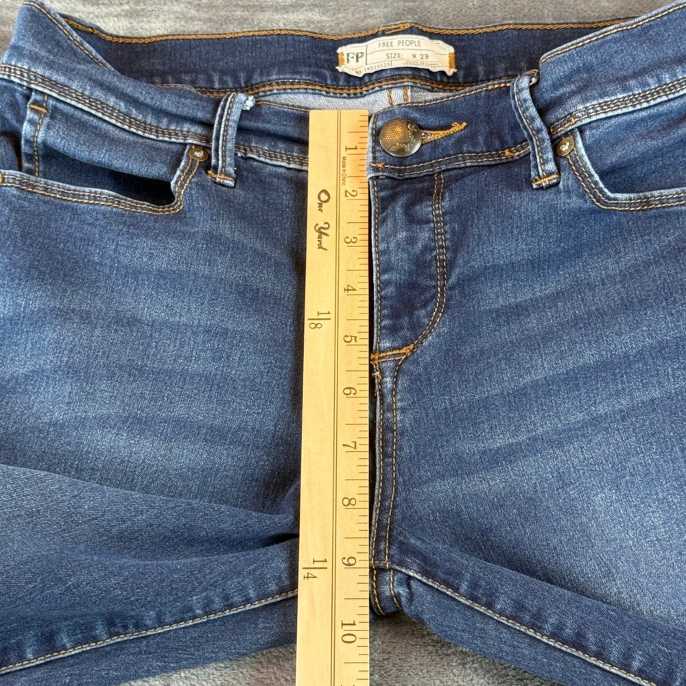 Free People Women Blue Skinny Jeans Size 29 Medium Wash Stretch Mid Rise - Picture 6 of 9